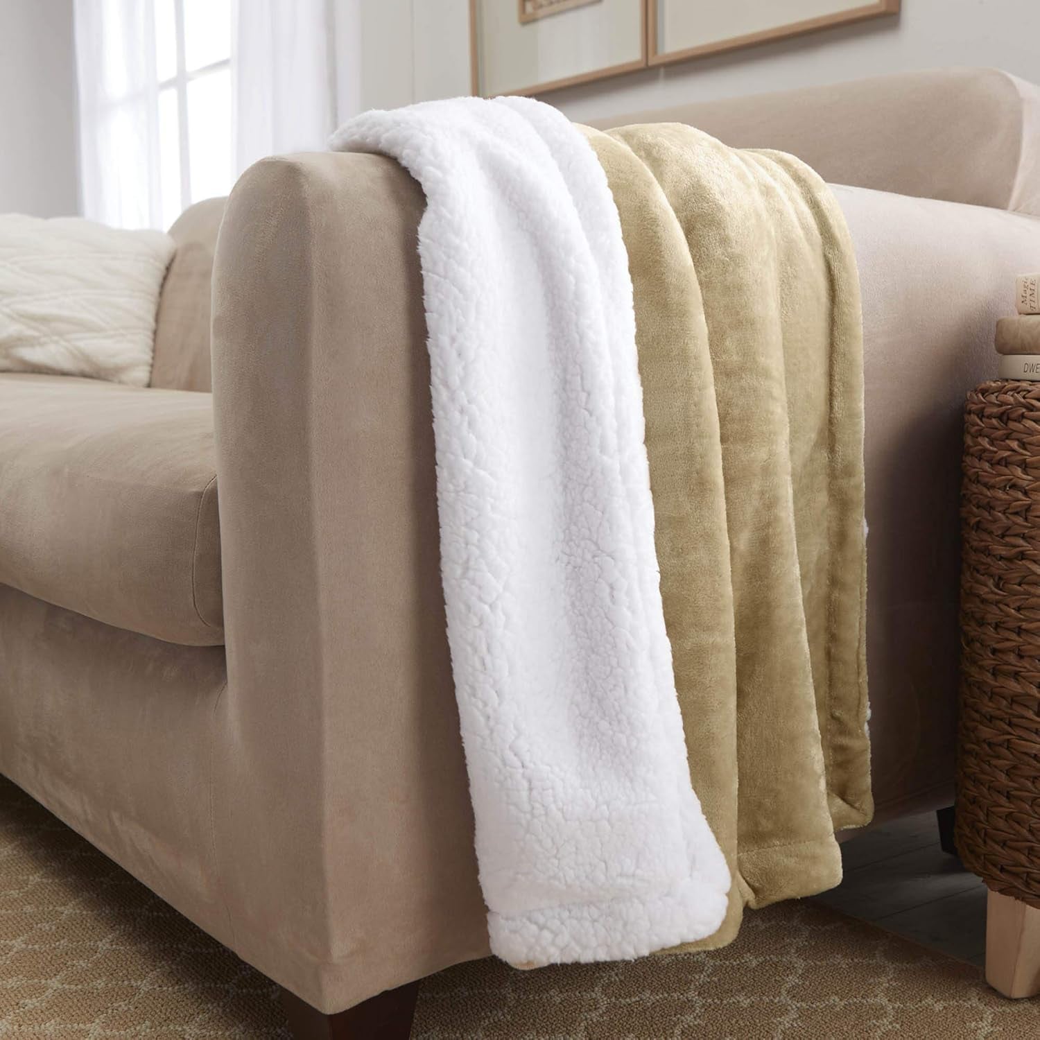 Sherpa Throw Blanket Super Soft Reversible Ultra Luxurious Plush Blanket, 50 X 60 Inches, Camel/White