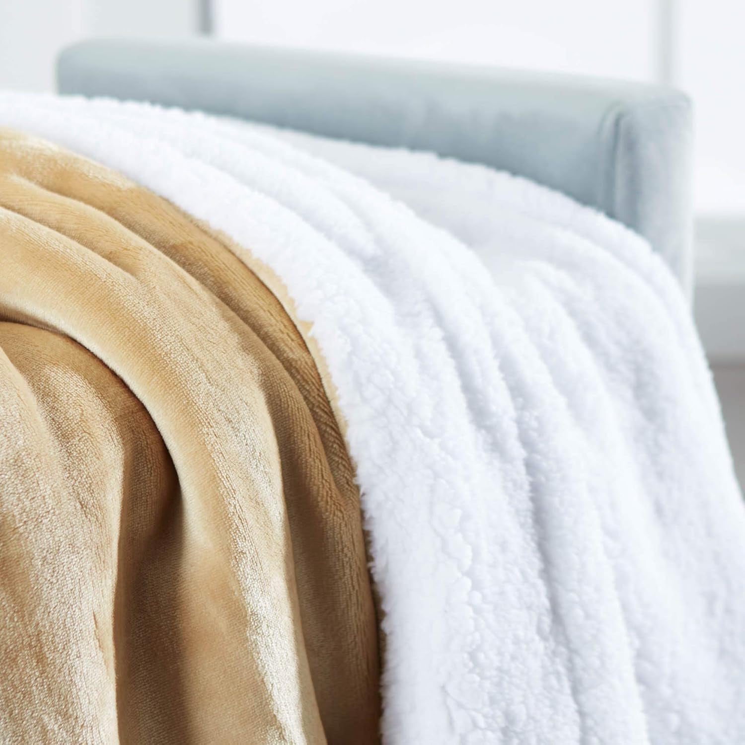 Sherpa Throw Blanket Super Soft Reversible Ultra Luxurious Plush Blanket, 50 X 60 Inches, Camel/White